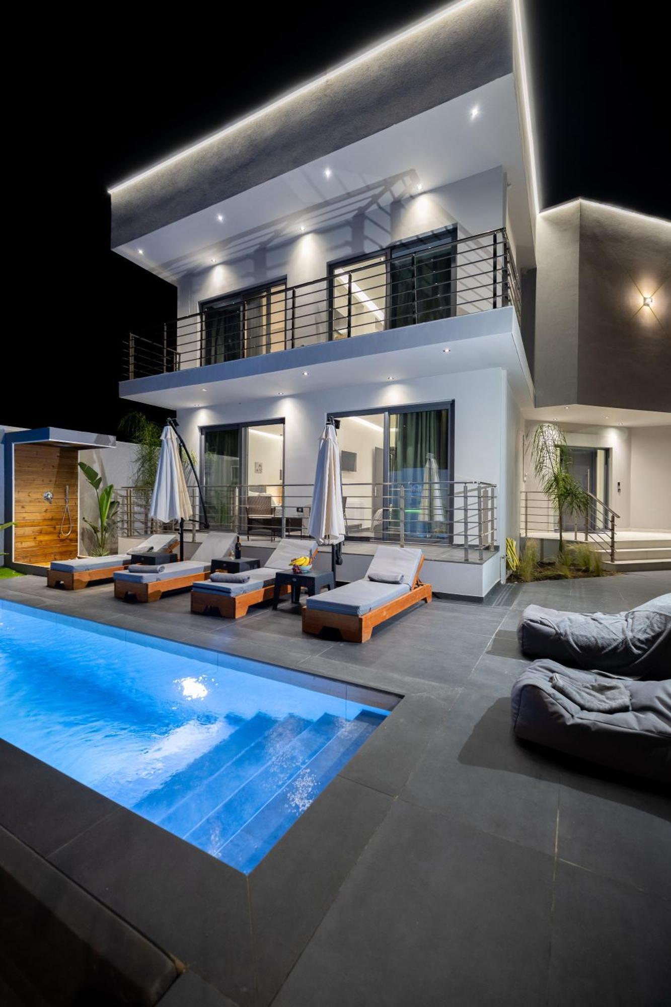 Μr & Μrs Grey Luxury Villas Ambelokipoi  Dış mekan fotoğraf