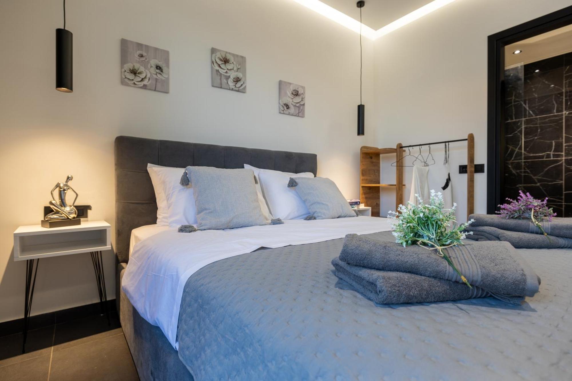 Μr & Μrs Grey Luxury Villas Ambelokipoi  Dış mekan fotoğraf